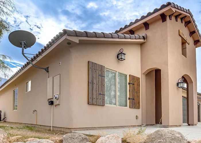 Beautiful Views Of Stars & Mtns! Holiday home